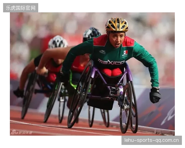 游泳反超对手瞬间全场尖叫：运动场上最震撼的精彩瞬间